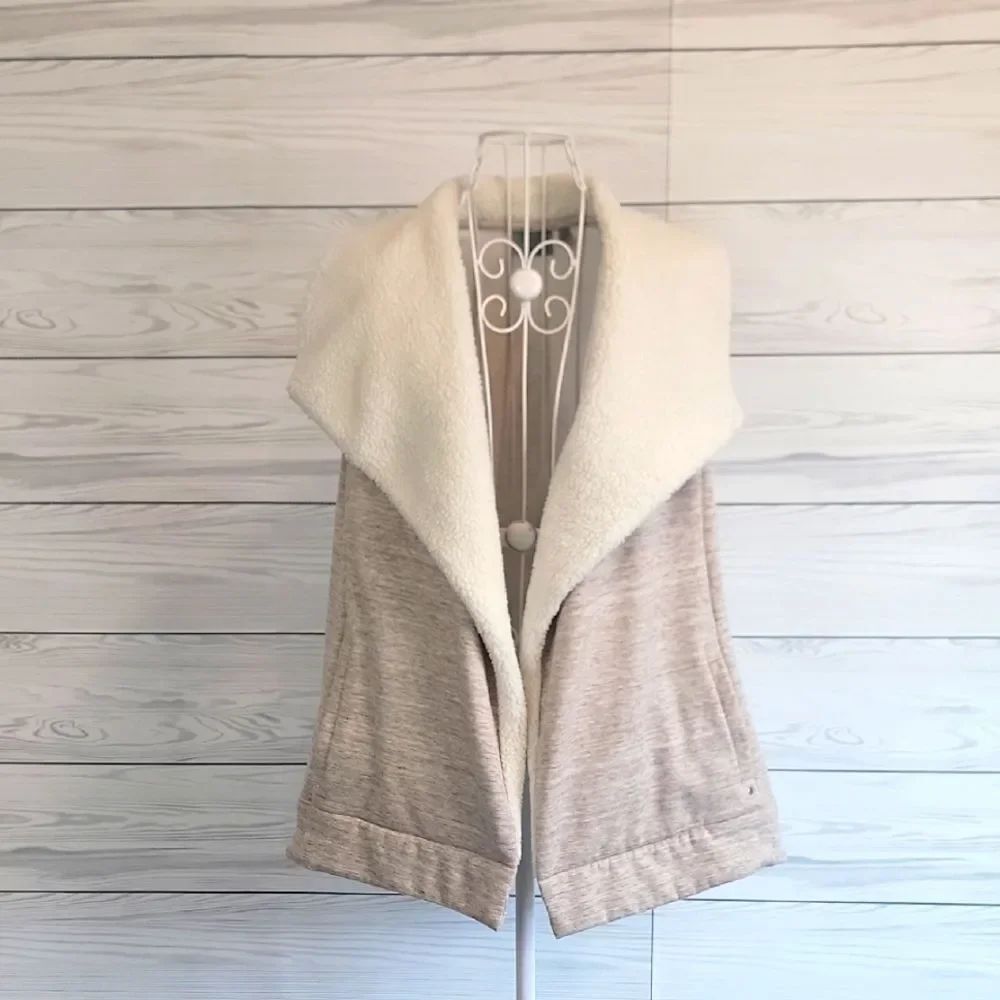 Athleta Cream and Tan Women's Sweater Vest Size M